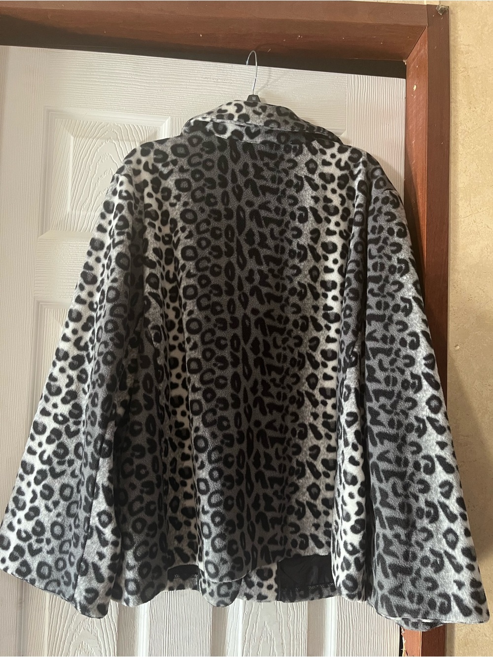 NWOT Susan Graver Gray Snow Leopard Print Fleece Swing Jacket - 2X - Picture 2 of 3